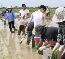 Hanoi Countryside Day Tour : Farming, Fishing and Cooking tour with bike