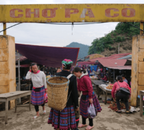 Private Paco Sunday market and Xa Linh day trip from Mai Chau